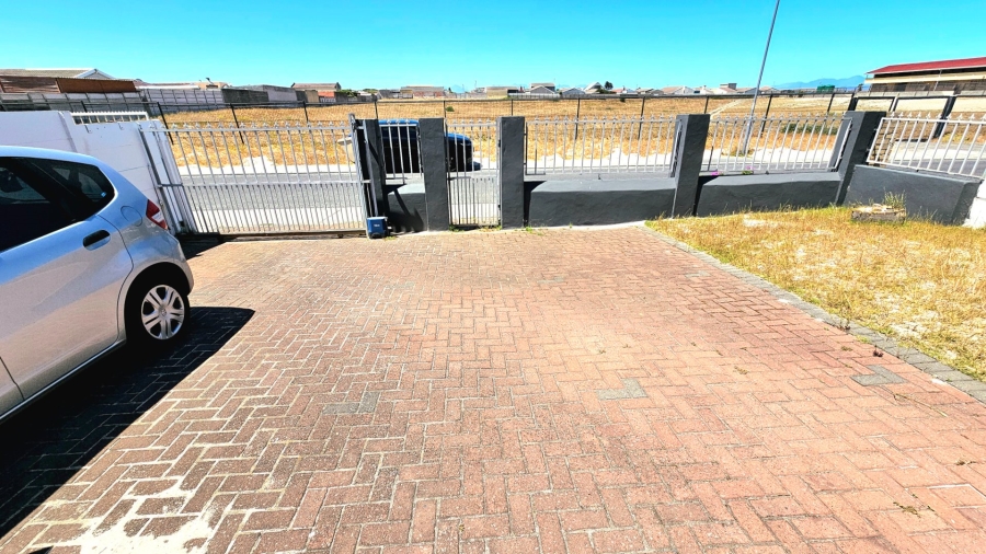 2 Bedroom Property for Sale in Strandfontein Village Western Cape